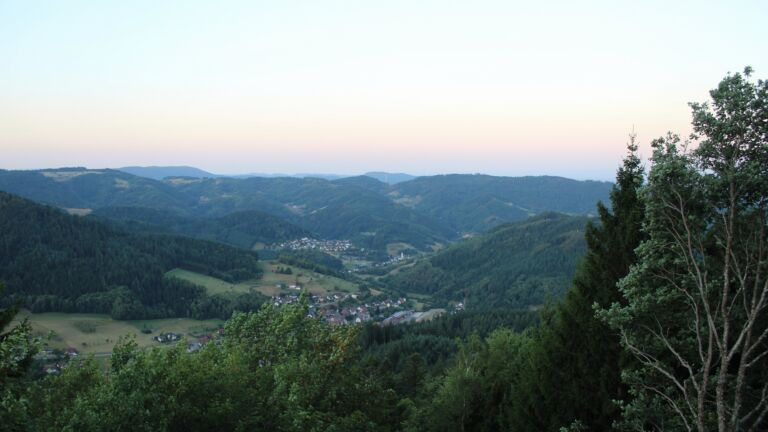 Dieses Bild zeigt eine Webcam-Aufnahme vom Achertal, aufgenommen am Mittwoch, den 12.08.2026 um 06:30 Uhr. Die Temperatur betrug 20.3°C.