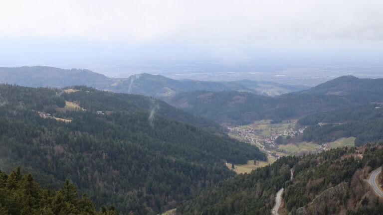 Dieses Bild zeigt eine Webcam-Aufnahme vom Achertal, aufgenommen am Freitag, den 13.02.2026 um 14:40 Uhr. Die Temperatur betrug 3.8°C.