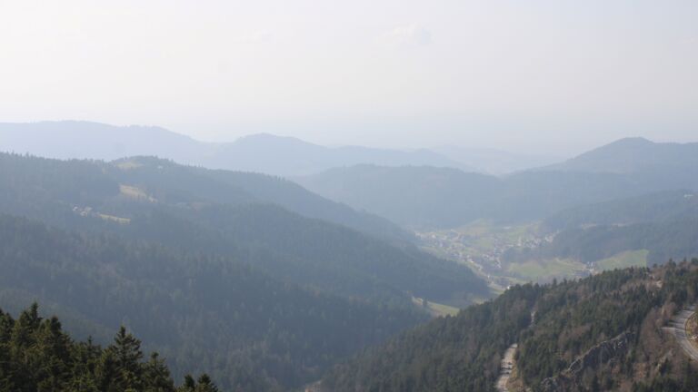 Dieses Bild zeigt eine Webcam-Aufnahme vom Achertal, aufgenommen am Montag, den 09.03.2026 um 15:00 Uhr. Die Temperatur betrug 10.9°C.