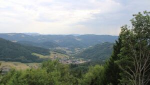 Dieses Bild zeigt eine Webcam-Aufnahme vom Achertal, aufgenommen am Montag, den 10.08.2026 um 18:10 Uhr. Die Temperatur betrug 30.8°C.