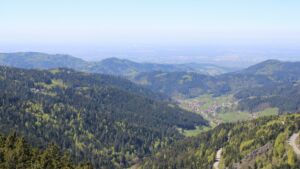 Dieses Bild zeigt eine Webcam-Aufnahme vom Achertal, aufgenommen am Samstag, den 25.04.2026 um 13:40 Uhr. Die Temperatur betrug 13.8°C.