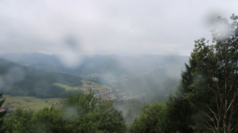 Dieses Bild zeigt eine Webcam-Aufnahme vom Achertal, aufgenommen am Montag, den 27.07.2026 um 09:20 Uhr. Die Temperatur betrug 12.8°C.