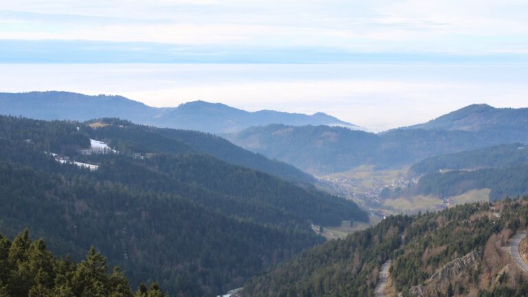 Dieses Bild zeigt eine Webcam-Aufnahme vom Achertal, aufgenommen am Freitag, den 23.01.2026 um 13:40 Uhr. Die Temperatur betrug 7.1°C.