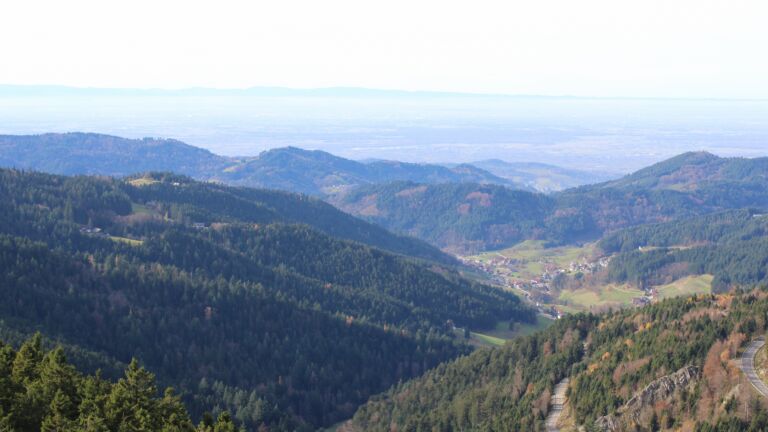 Dieses Bild zeigt eine Webcam-Aufnahme vom Achertal, aufgenommen am Mittwoch, den 12.11.2025 um 13:00 Uhr. Die Temperatur betrug 13°C.