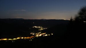 Dieses Bild zeigt eine Webcam-Aufnahme vom Achertal, aufgenommen am Donnerstag, den 21.05.2026 um 22:40 Uhr. Die Temperatur betrug 16.1°C.