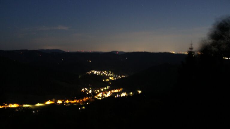 Dieses Bild zeigt eine Webcam-Aufnahme vom Achertal, aufgenommen am Donnerstag, den 21.05.2026 um 22:40 Uhr. Die Temperatur betrug 16.1°C.