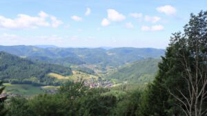 Dieses Bild zeigt eine Webcam-Aufnahme vom Achertal, aufgenommen am Montag, den 15.06.2026 um 10:20 Uhr. Die Temperatur betrug 16.1°C.