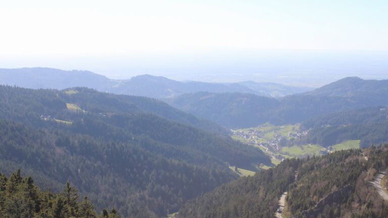 Dieses Bild zeigt eine Webcam-Aufnahme vom Achertal, aufgenommen am Mittwoch, den 08.04.2026 um 17:10 Uhr. Die Temperatur betrug 18.2°C.