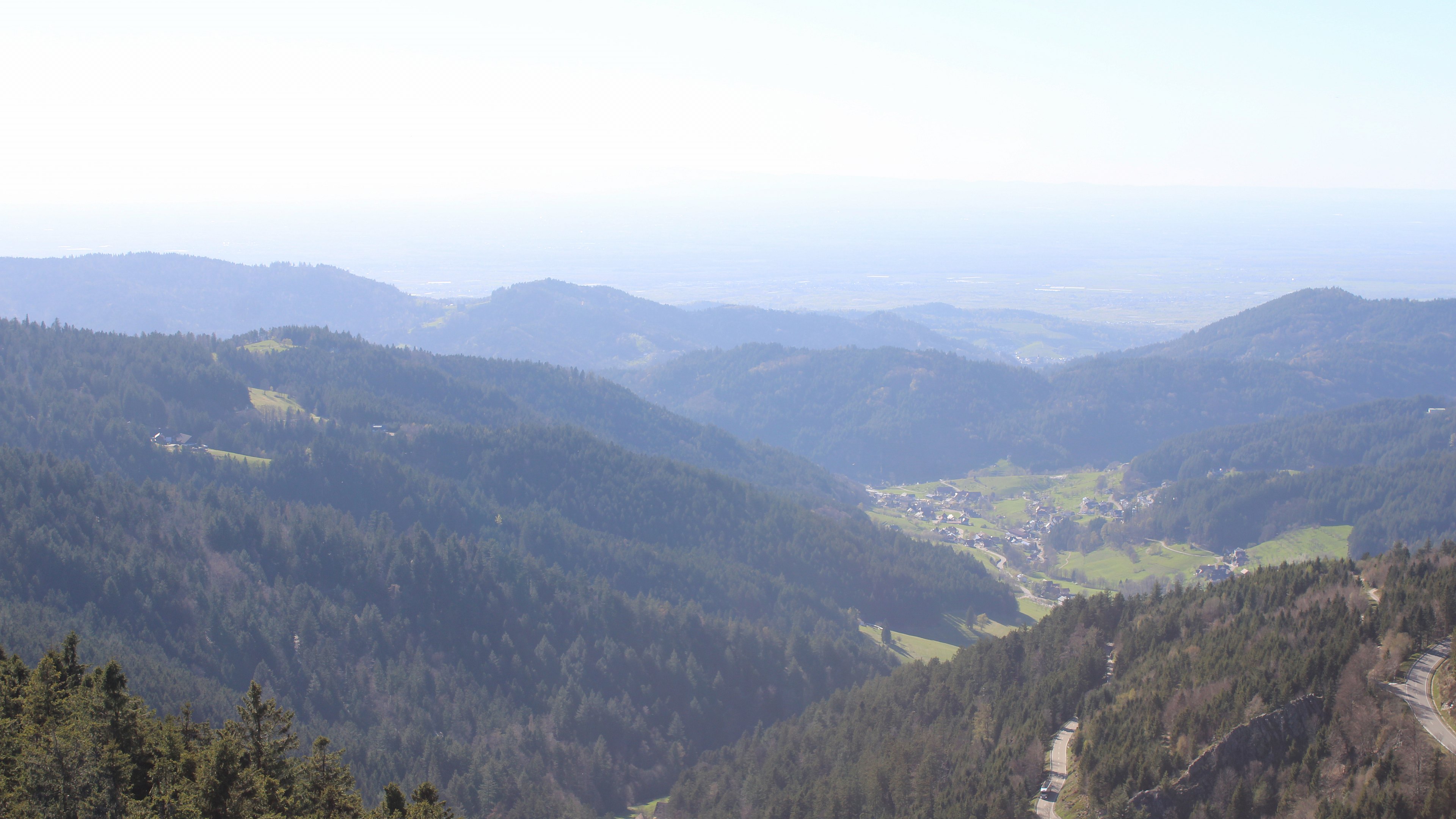 Dieses Bild zeigt eine Webcam-Aufnahme vom Achertal, aufgenommen am Mittwoch, den 08.04.2026 um 17:10 Uhr. Die Temperatur betrug 18.2°C.