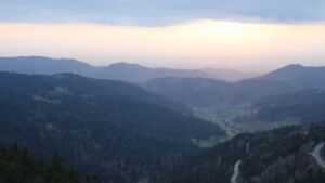 Dieses Bild zeigt eine Webcam-Aufnahme vom Achertal, aufgenommen am Mittwoch, den 15.04.2026 um 20:00 Uhr. Die Temperatur betrug 9.1°C.