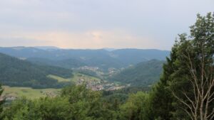 Dieses Bild zeigt eine Webcam-Aufnahme vom Achertal, aufgenommen am Samstag, den 18.07.2026 um 13:50 Uhr. Die Temperatur betrug 22.2°C.