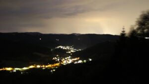 Dieses Bild zeigt eine Webcam-Aufnahme vom Achertal, aufgenommen am Freitag, den 19.06.2026 um 23:10 Uhr. Die Temperatur betrug 20.7°C.