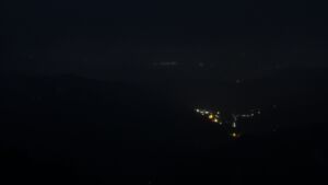 Dieses Bild zeigt eine Webcam-Aufnahme vom Achertal, aufgenommen am Samstag, den 04.04.2026 um 05:00 Uhr. Die Temperatur betrug 3.2°C.