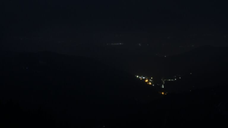 Dieses Bild zeigt eine Webcam-Aufnahme vom Achertal, aufgenommen am Samstag, den 04.04.2026 um 05:00 Uhr. Die Temperatur betrug 3.2°C.