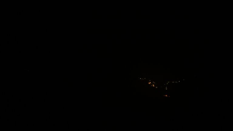 Dieses Bild zeigt eine Webcam-Aufnahme vom Achertal, aufgenommen am Dienstag, den 22.07.2025 um 01:30 Uhr. Die Temperatur betrug 11.2°C.