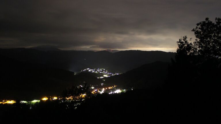 Dieses Bild zeigt eine Webcam-Aufnahme vom Achertal, aufgenommen am Montag, den 21.09.2026 um 02:00 Uhr. Die Temperatur betrug 11.9°C.