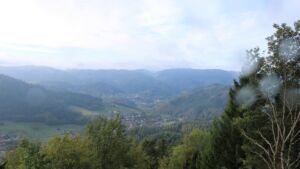 Dieses Bild zeigt eine Webcam-Aufnahme vom Achertal, aufgenommen am Freitag, den 09.10.2026 um 10:50 Uhr. Die Temperatur betrug 7.4°C.