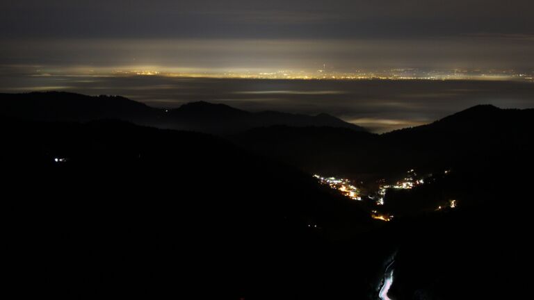 Dieses Bild zeigt eine Webcam-Aufnahme vom Achertal, aufgenommen am Sonntag, den 21.12.2025 um 06:30 Uhr. Die Temperatur betrug 7.8°C.