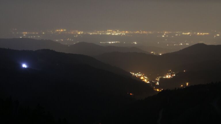 Dieses Bild zeigt eine Webcam-Aufnahme vom Achertal, aufgenommen am Samstag, den 06.12.2025 um 06:10 Uhr. Die Temperatur betrug 1.6°C.