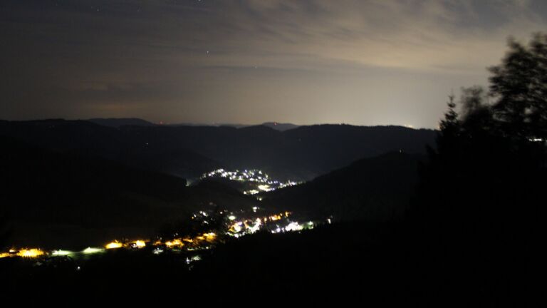 Dieses Bild zeigt eine Webcam-Aufnahme vom Achertal, aufgenommen am Mittwoch, den 15.07.2026 um 03:20 Uhr. Die Temperatur betrug 21.8°C.