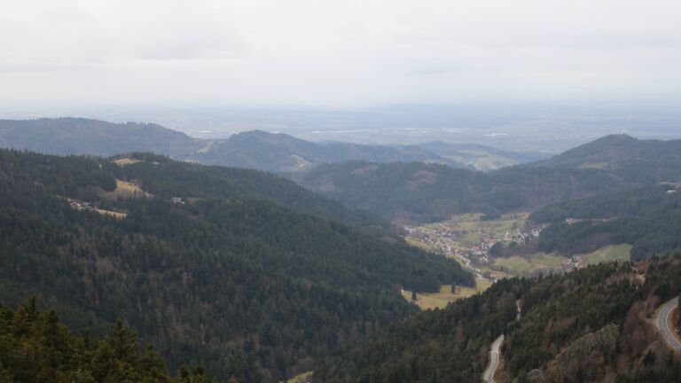 Dieses Bild zeigt eine Webcam-Aufnahme vom Achertal, aufgenommen am Freitag, den 13.02.2026 um 16:00 Uhr. Die Temperatur betrug 4°C.