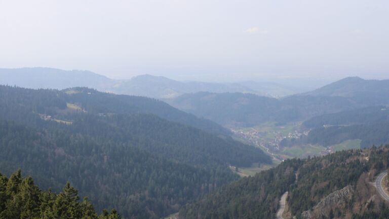 Dieses Bild zeigt eine Webcam-Aufnahme vom Achertal, aufgenommen am Dienstag, den 10.03.2026 um 12:40 Uhr. Die Temperatur betrug 10.3°C.