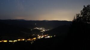 Dieses Bild zeigt eine Webcam-Aufnahme vom Achertal, aufgenommen am Freitag, den 19.06.2026 um 03:30 Uhr. Die Temperatur betrug 25.4°C.