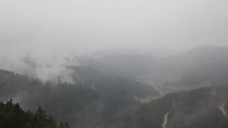 Dieses Bild zeigt eine Webcam-Aufnahme vom Achertal, aufgenommen am Sonntag, den 30.11.2025 um 10:20 Uhr. Die Temperatur betrug 3.1°C.