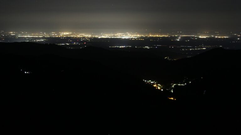 Dieses Bild zeigt eine Webcam-Aufnahme vom Achertal, aufgenommen am Samstag, den 20.09.2025 um 02:30 Uhr. Die Temperatur betrug 20.6°C.