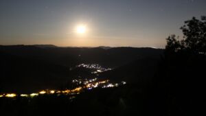 Dieses Bild zeigt eine Webcam-Aufnahme vom Achertal, aufgenommen am Sonntag, den 23.08.2026 um 00:00 Uhr. Die Temperatur betrug 14°C.