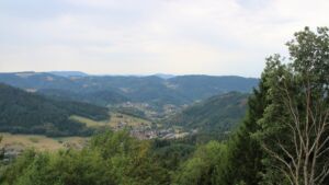 Dieses Bild zeigt eine Webcam-Aufnahme vom Achertal, aufgenommen am Samstag, den 15.08.2026 um 12:10 Uhr. Die Temperatur betrug 28.9°C.