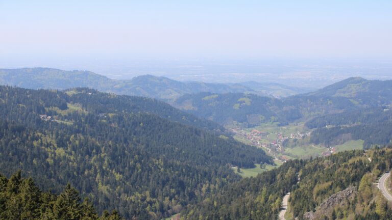 Dieses Bild zeigt eine Webcam-Aufnahme vom Achertal, aufgenommen am Mittwoch, den 22.04.2026 um 13:10 Uhr. Die Temperatur betrug 7.2°C.