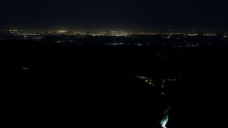 Dieses Bild zeigt eine Webcam-Aufnahme vom Achertal, aufgenommen am Samstag, den 25.04.2026 um 05:00 Uhr. Die Temperatur betrug 9.8°C.