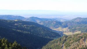 Dieses Bild zeigt eine Webcam-Aufnahme vom Achertal, aufgenommen am Dienstag, den 09.12.2025 um 12:10 Uhr. Die Temperatur betrug 9.8°C.