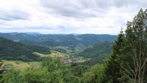 Dieses Bild zeigt eine Webcam-Aufnahme vom Achertal, aufgenommen am Donnerstag, den 04.06.2026 um 12:00 Uhr. Die Temperatur betrug 16°C.