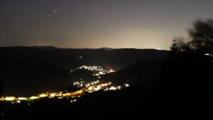 Dieses Bild zeigt eine Webcam-Aufnahme vom Achertal, aufgenommen am Dienstag, den 11.08.2026 um 22:30 Uhr. Die Temperatur betrug 22.2°C.