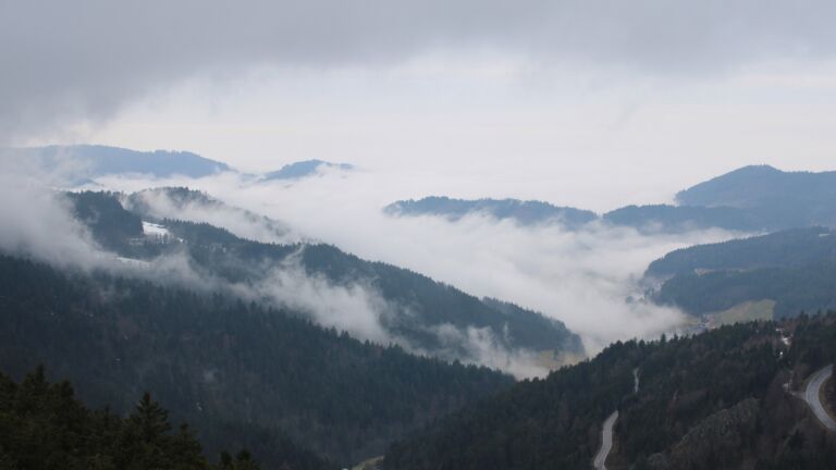 Dieses Bild zeigt eine Webcam-Aufnahme vom Achertal, aufgenommen am Dienstag, den 03.02.2026 um 13:30 Uhr. Die Temperatur betrug 1.6°C.