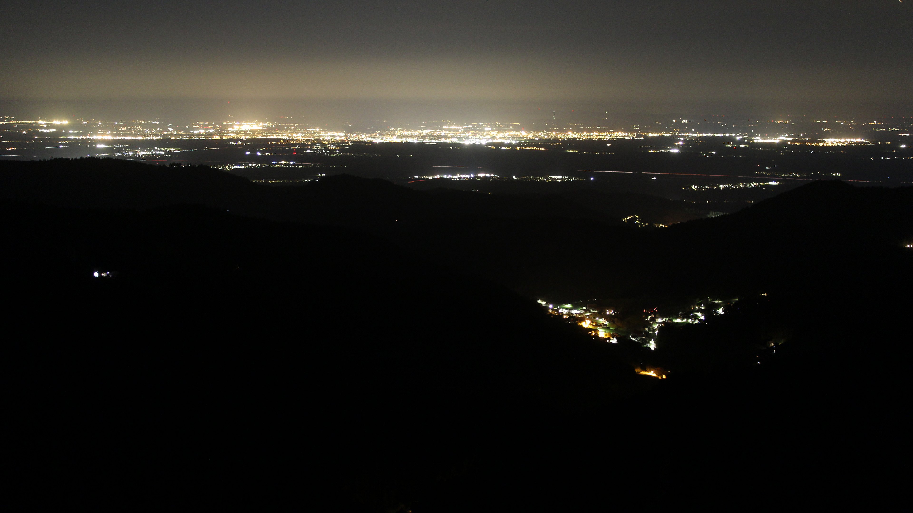 Dieses Bild zeigt eine Webcam-Aufnahme vom Achertal, aufgenommen am Dienstag, den 07.04.2026 um 00:00 Uhr. Die Temperatur betrug 6.4°C.