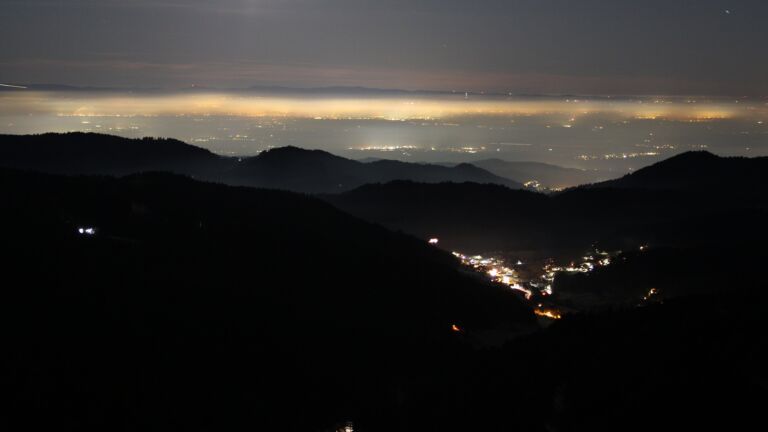 Dieses Bild zeigt eine Webcam-Aufnahme vom Achertal, aufgenommen am Sonntag, den 28.12.2025 um 00:00 Uhr. Die Temperatur betrug 3.1°C.