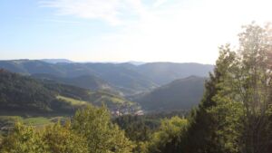 Dieses Bild zeigt eine Webcam-Aufnahme vom Achertal, aufgenommen am Samstag, den 26.09.2026 um 17:50 Uhr. Die Temperatur betrug 26.9°C.