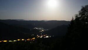 Dieses Bild zeigt eine Webcam-Aufnahme vom Achertal, aufgenommen am Donnerstag, den 28.05.2026 um 02:00 Uhr. Die Temperatur betrug 18.2°C.