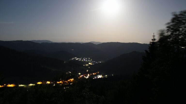 Dieses Bild zeigt eine Webcam-Aufnahme vom Achertal, aufgenommen am Donnerstag, den 28.05.2026 um 02:00 Uhr. Die Temperatur betrug 18.2°C.