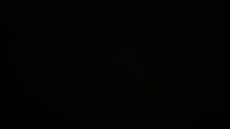 Dieses Bild zeigt eine Webcam-Aufnahme vom Achertal, aufgenommen am Dienstag, den 28.10.2025 um 01:30 Uhr. Die Temperatur betrug 2.7°C.