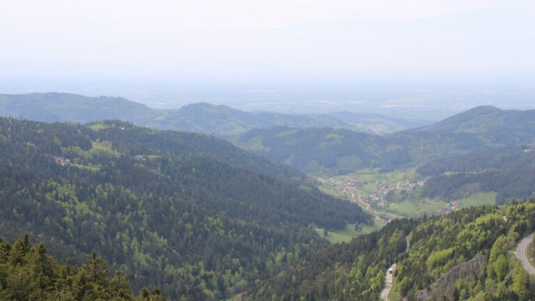 Dieses Bild zeigt eine Webcam-Aufnahme vom Achertal, aufgenommen am Dienstag, den 28.04.2026 um 14:40 Uhr. Die Temperatur betrug 15.4°C.