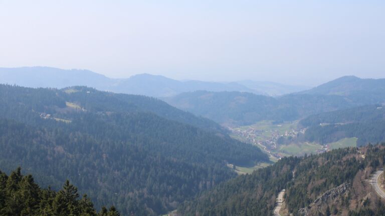 Dieses Bild zeigt eine Webcam-Aufnahme vom Achertal, aufgenommen am Sonntag, den 22.03.2026 um 13:20 Uhr. Die Temperatur betrug 7.1°C.