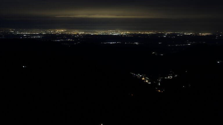 Dieses Bild zeigt eine Webcam-Aufnahme vom Achertal, aufgenommen am Sonntag, den 30.11.2025 um 06:50 Uhr. Die Temperatur betrug 4.9°C.