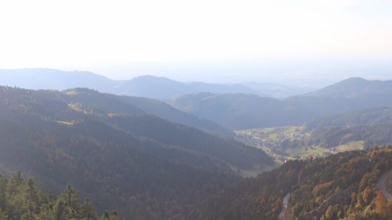 Dieses Bild zeigt eine Webcam-Aufnahme vom Achertal, aufgenommen am Dienstag, den 14.10.2025 um 16:50 Uhr. Die Temperatur betrug 11.1°C.