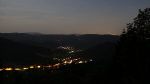 Dieses Bild zeigt eine Webcam-Aufnahme vom Achertal, aufgenommen am Dienstag, den 26.05.2026 um 22:40 Uhr. Die Temperatur betrug 23.9°C.