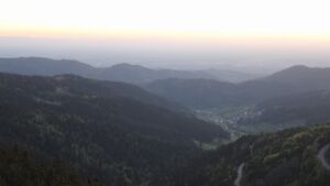 Dieses Bild zeigt eine Webcam-Aufnahme vom Achertal, aufgenommen am Donnerstag, den 30.04.2026 um 20:50 Uhr. Die Temperatur betrug 8.3°C.