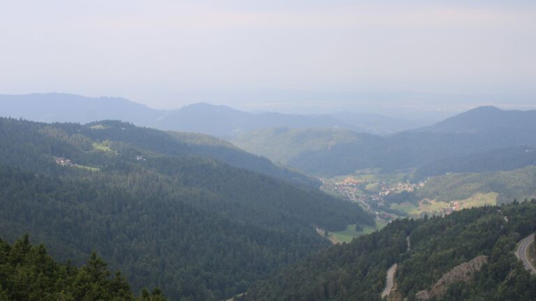 Dieses Bild zeigt eine Webcam-Aufnahme vom Achertal, aufgenommen am Samstag, den 16.08.2025 um 09:40 Uhr. Die Temperatur betrug 19.6°C.
